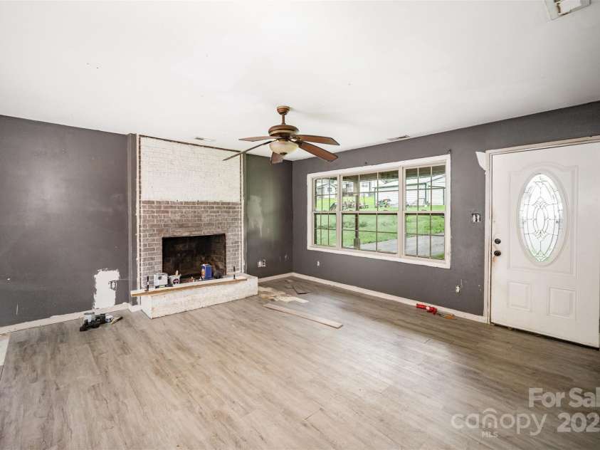 518 Westview Street, Gastonia, NC 28052.  MLS# CAR4277220, YatesRealty ID 4785. 