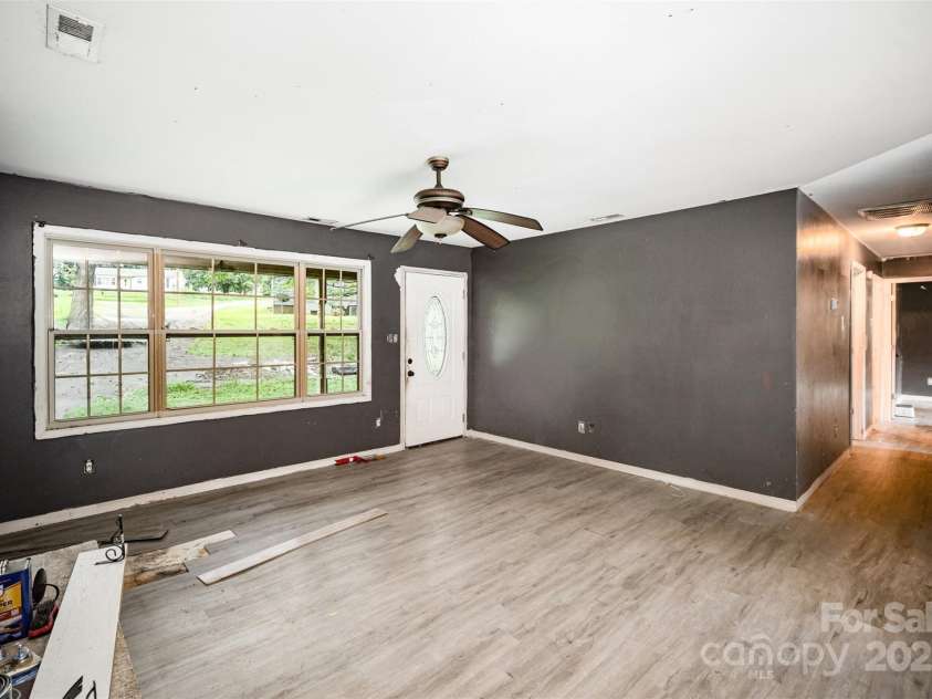 518 Westview Street, Gastonia, NC 28052.  MLS# CAR4277220, YatesRealty ID 4785. 