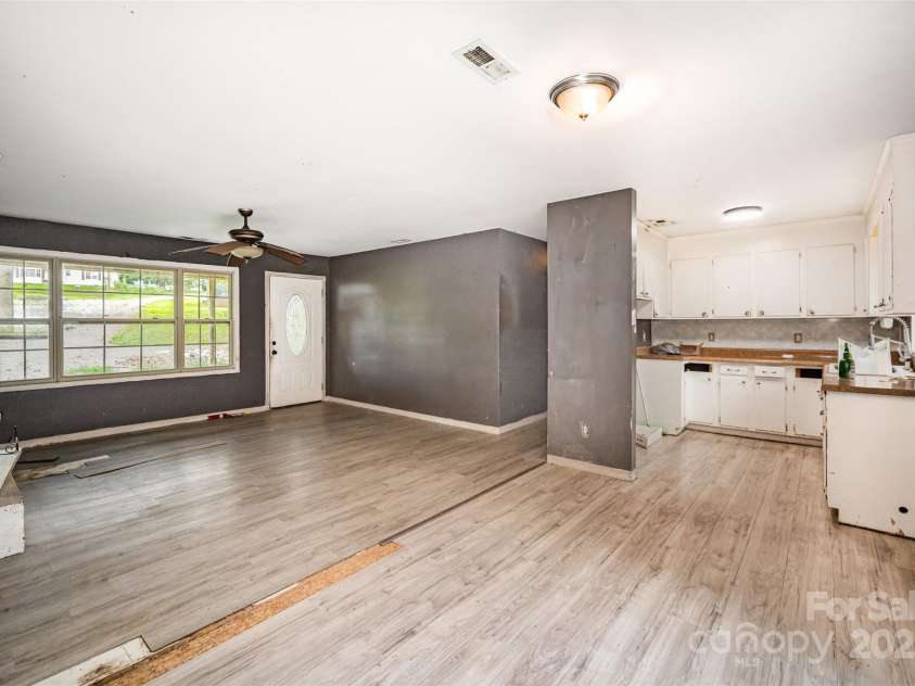 518 Westview Street, Gastonia, NC 28052.  MLS# CAR4277220, YatesRealty ID 4785. 