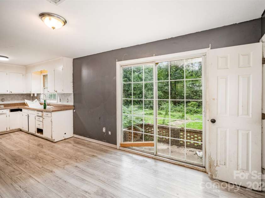 518 Westview Street, Gastonia, NC 28052.  MLS# CAR4277220, YatesRealty ID 4785. 