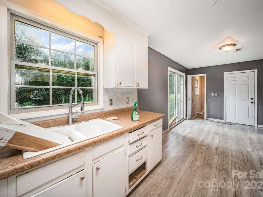 518 Westview Street, Gastonia, NC 28052.  MLS# CAR4277220, YatesRealty ID 4785. 