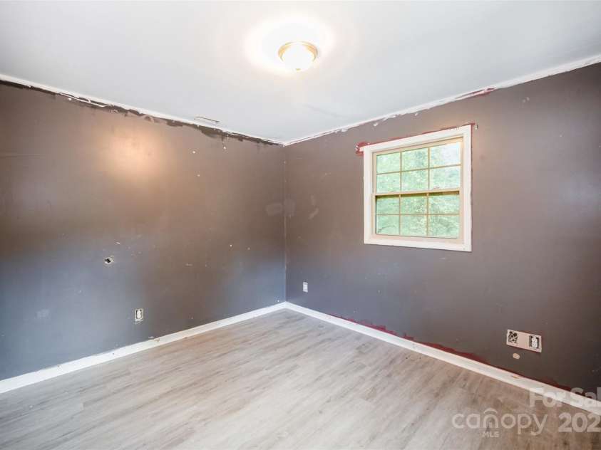 518 Westview Street, Gastonia, NC 28052.  MLS# CAR4277220, YatesRealty ID 4785. 