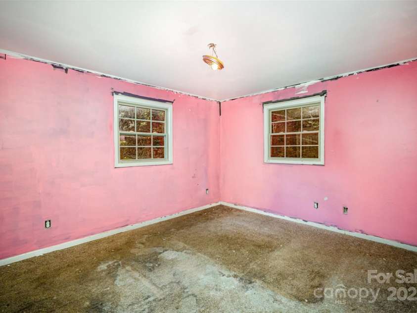 518 Westview Street, Gastonia, NC 28052.  MLS# CAR4277220, YatesRealty ID 4785. 