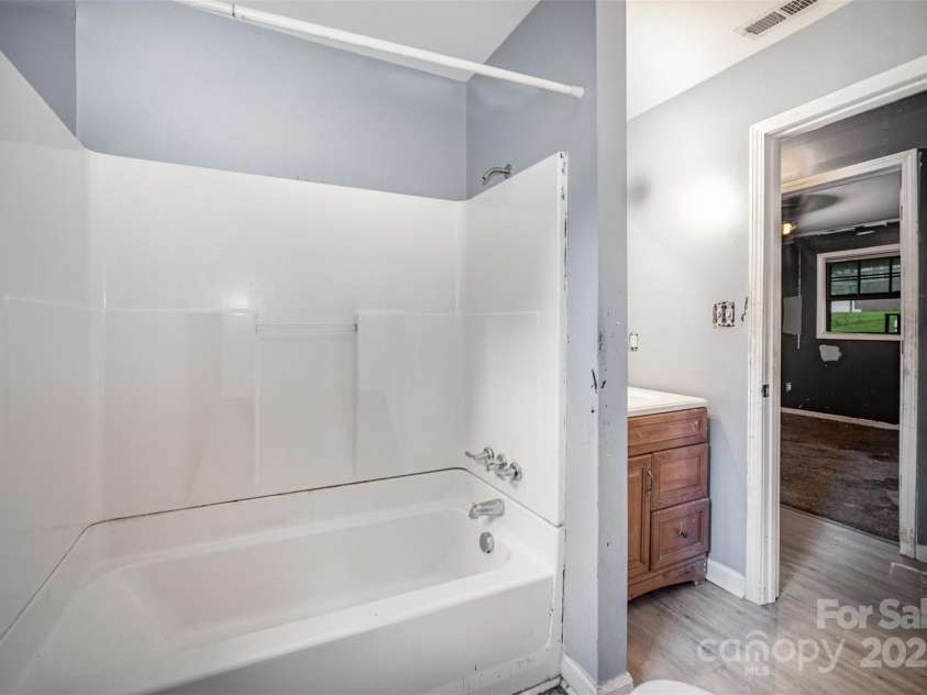 518 Westview Street, Gastonia, NC 28052.  MLS# CAR4277220, YatesRealty ID 4785. 