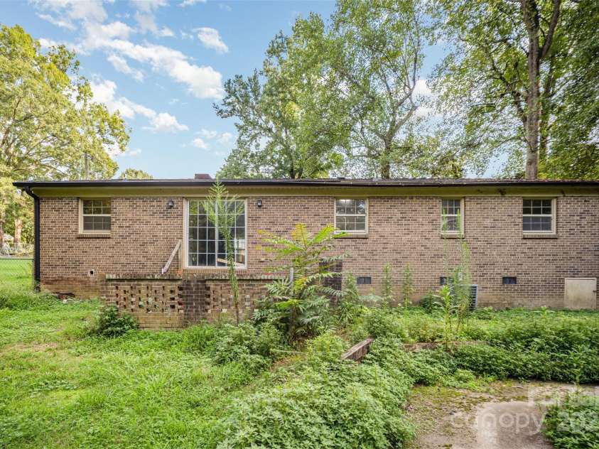 518 Westview Street, Gastonia, NC 28052.  MLS# CAR4277220, YatesRealty ID 4785. 