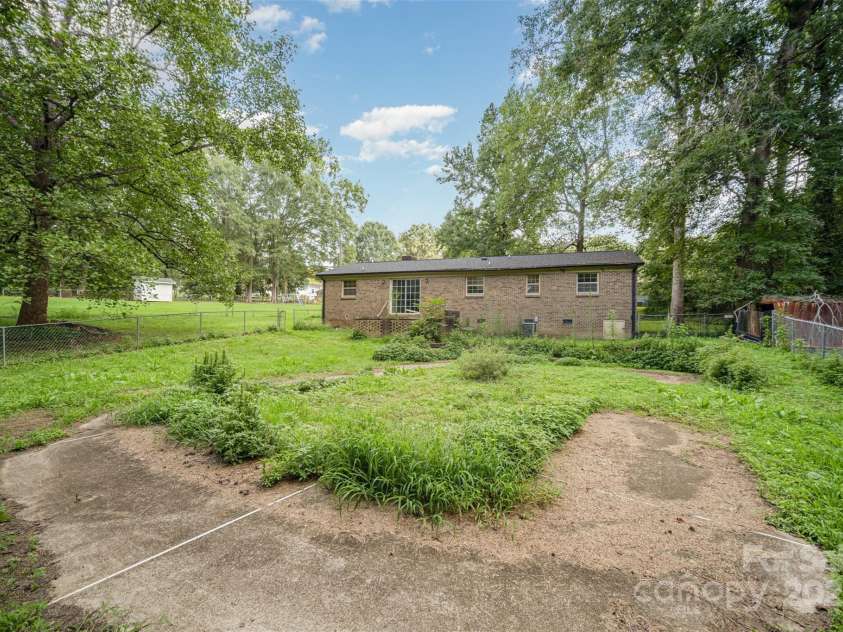 518 Westview Street, Gastonia, NC 28052.  MLS# CAR4277220, YatesRealty ID 4785. 