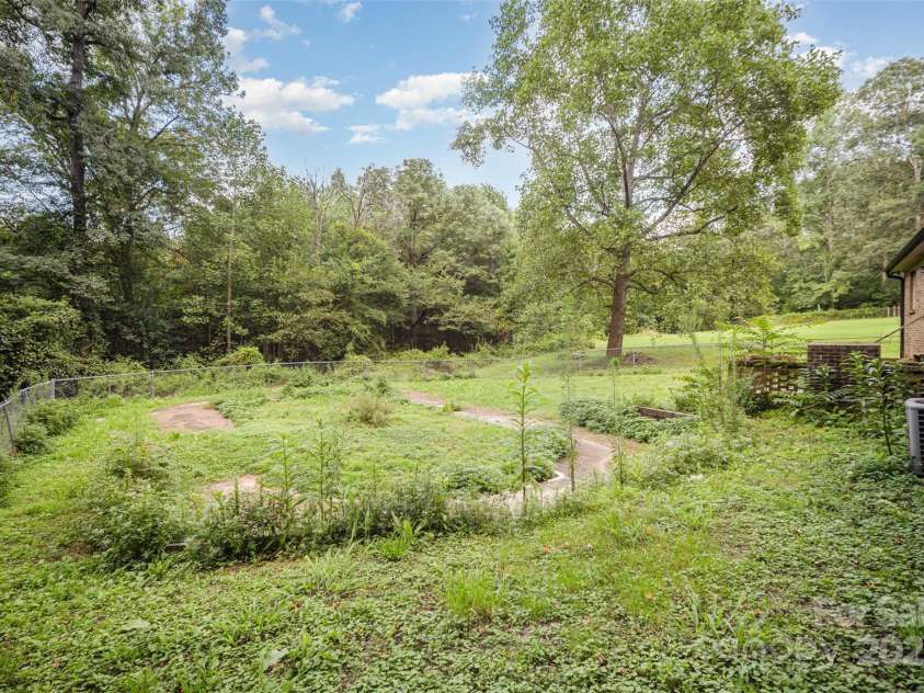 518 Westview Street, Gastonia, NC 28052.  MLS# CAR4277220, YatesRealty ID 4785. 