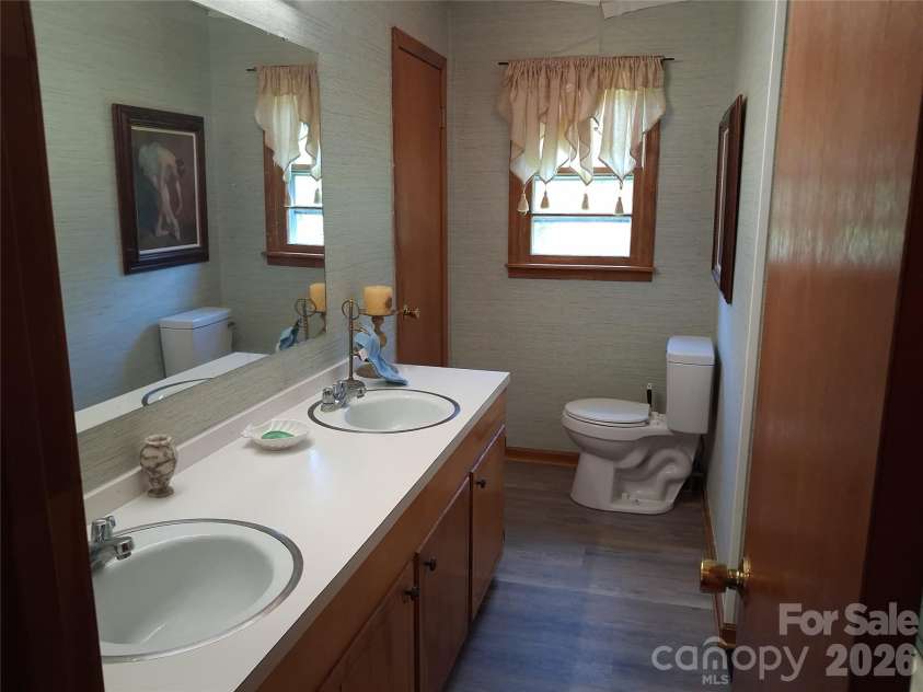 114 Ashworth Circle, Marion, NC 28752.  MLS# CAR4419710, YatesRealty ID 47852. Full bath