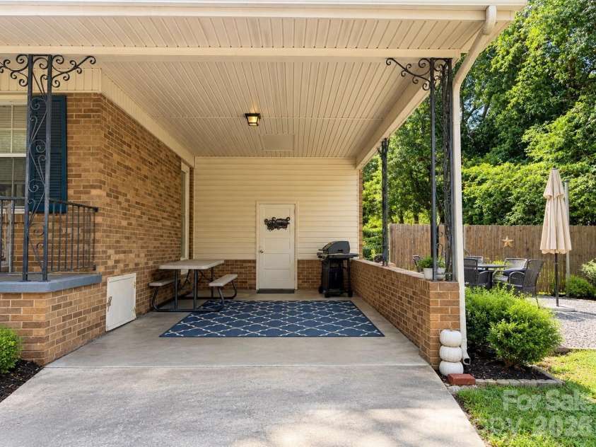 2931 POPLAR Circle, Shelby, NC 28152.  MLS# CAR4418611, YatesRealty ID 47854. 