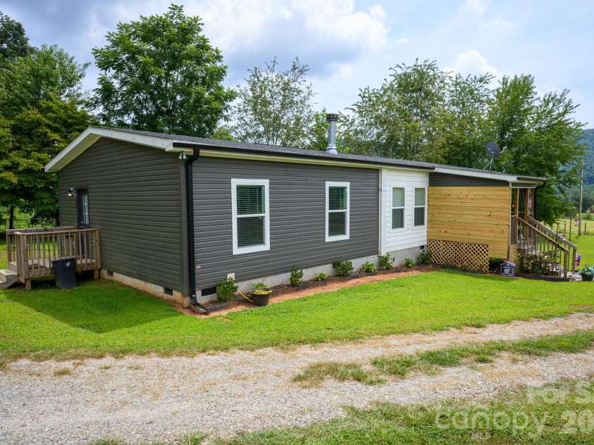324 Plemmons Place, Marion, NC 28752.  MLS# CAR4419636, YatesRealty ID 47855. 