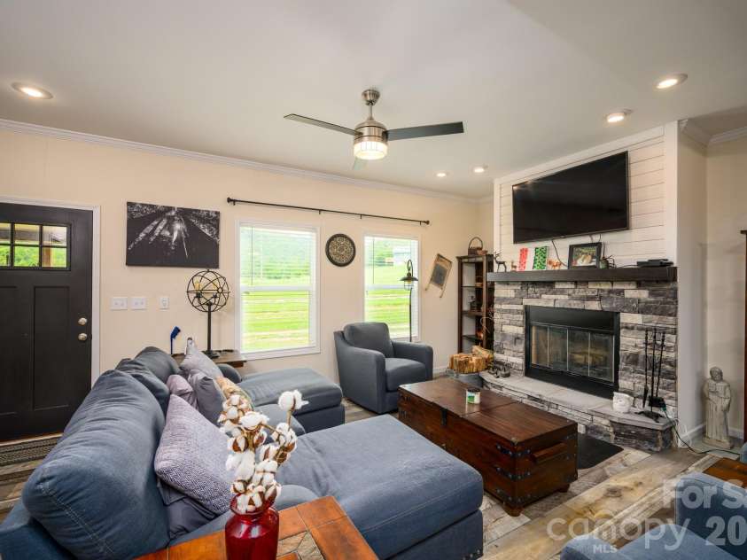 324 Plemmons Place, Marion, NC 28752.  MLS# CAR4419636, YatesRealty ID 47855. 
