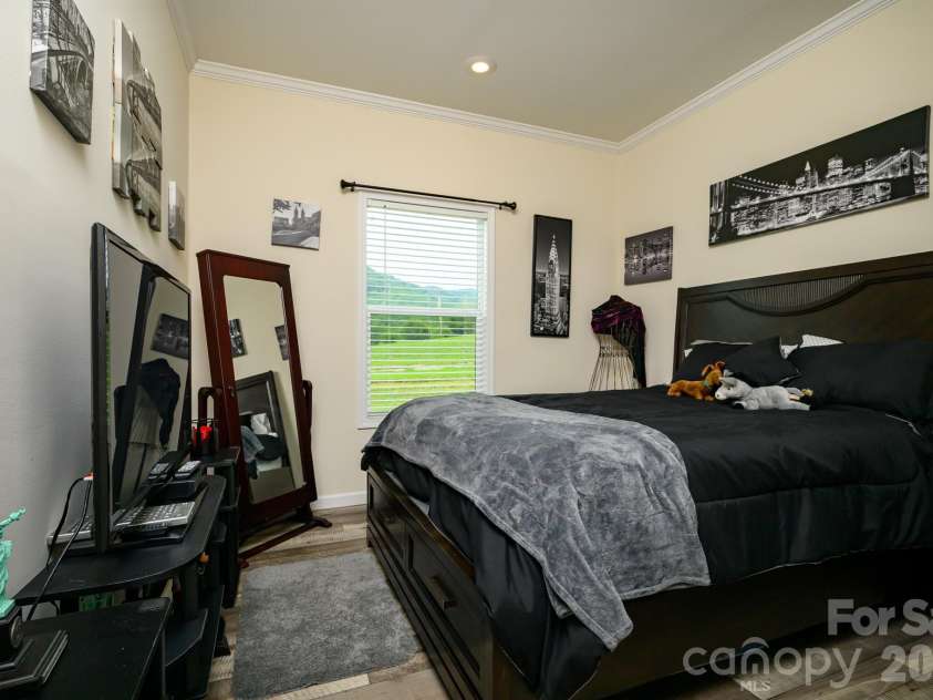 324 Plemmons Place, Marion, NC 28752.  MLS# CAR4419636, YatesRealty ID 47855. 