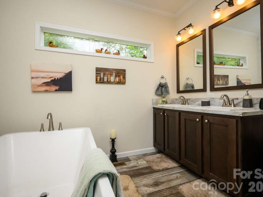 324 Plemmons Place, Marion, NC 28752.  MLS# CAR4419636, YatesRealty ID 47855. 