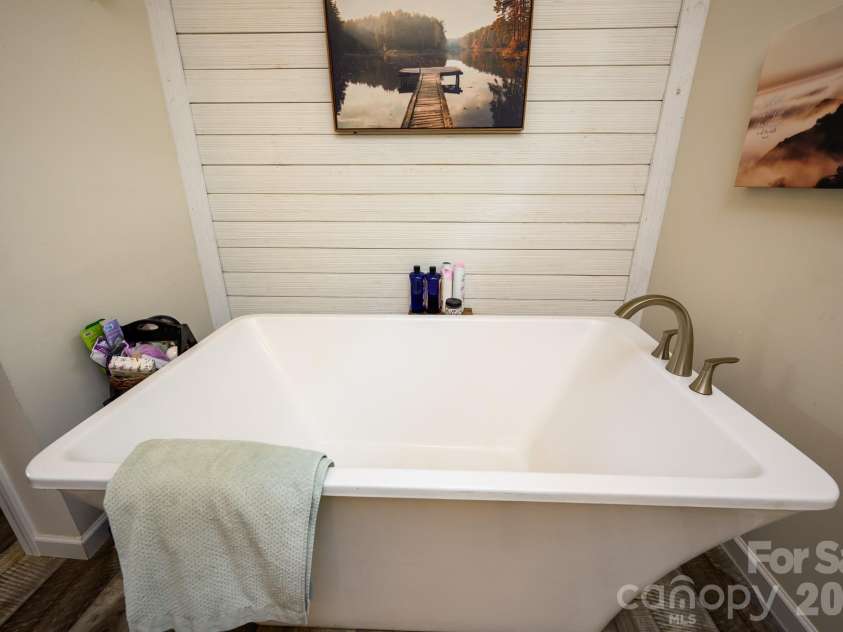 324 Plemmons Place, Marion, NC 28752.  MLS# CAR4419636, YatesRealty ID 47855. 