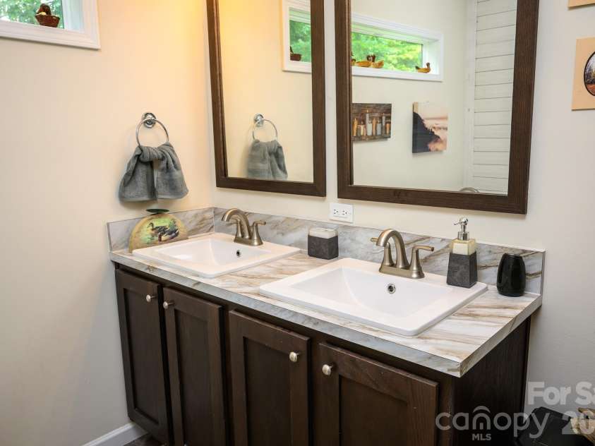 324 Plemmons Place, Marion, NC 28752.  MLS# CAR4419636, YatesRealty ID 47855. 