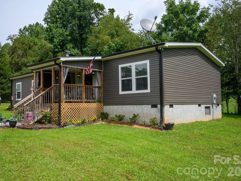 324 Plemmons Place, Marion, NC 28752.  MLS# CAR4419636, YatesRealty ID 47855. 