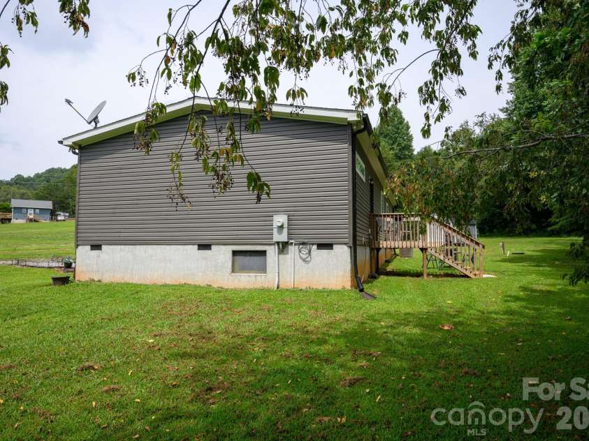 324 Plemmons Place, Marion, NC 28752.  MLS# CAR4419636, YatesRealty ID 47855. 