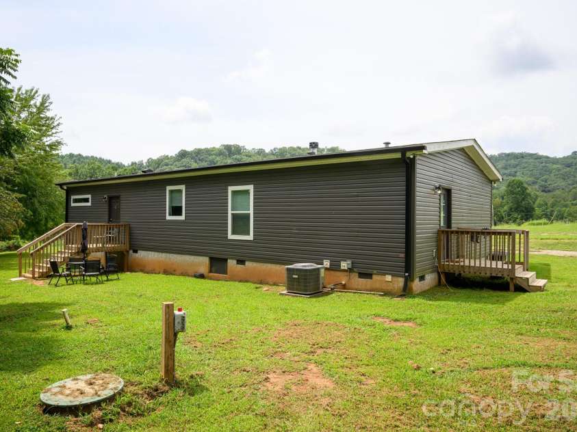 324 Plemmons Place, Marion, NC 28752.  MLS# CAR4419636, YatesRealty ID 47855. 