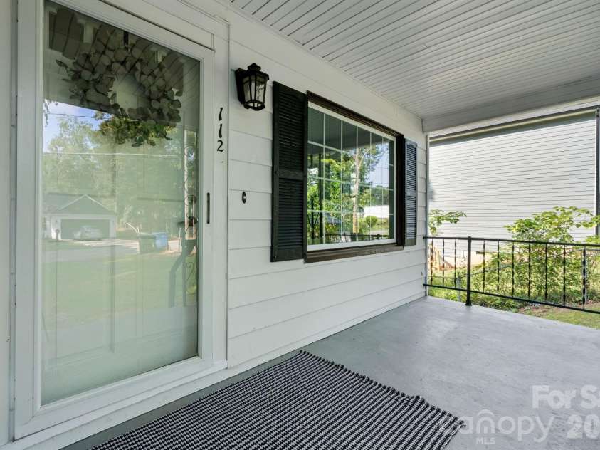 112 10th Avenue, Hickory, NC 28602.  MLS# CAR4419632, YatesRealty ID 47856. 
