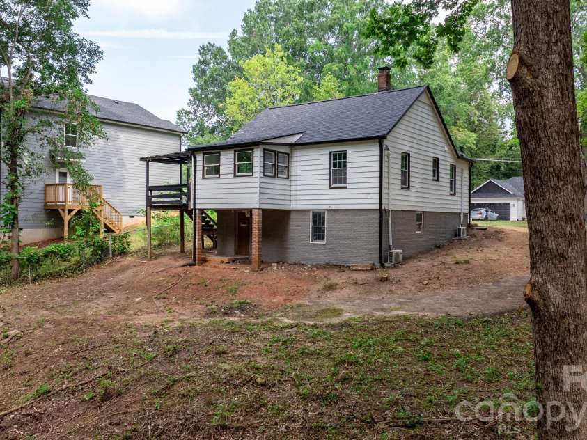 112 10th Avenue, Hickory, NC 28602.  MLS# CAR4419632, YatesRealty ID 47856. 