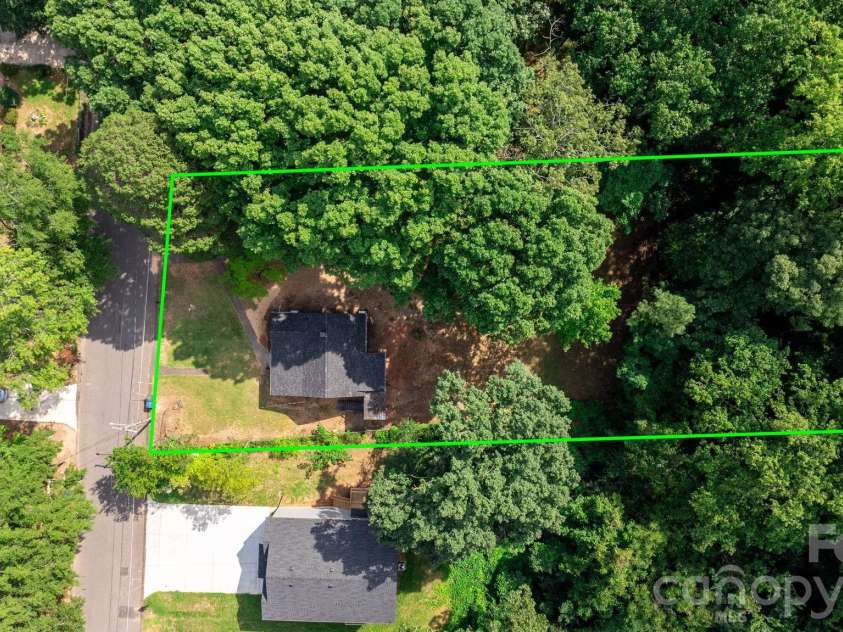 112 10th Avenue, Hickory, NC 28602.  MLS# CAR4419632, YatesRealty ID 47856. 