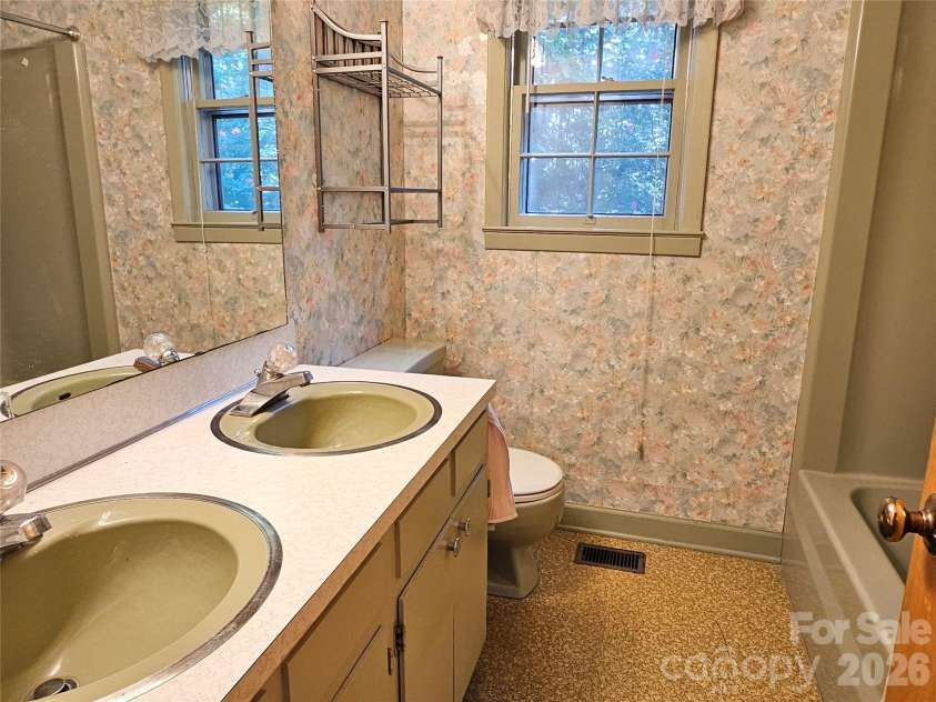 5086 Burkemont Road, Morganton, NC 28655.  MLS# CAR4410756, YatesRealty ID 47857. 