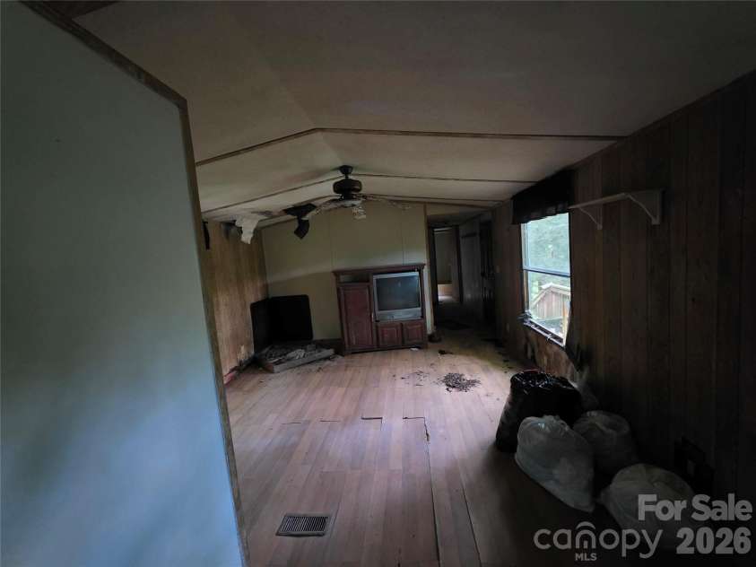 40 Gunches Dirt Road, Candler, NC 28715.  MLS# CAR4419713, YatesRealty ID 47858. 