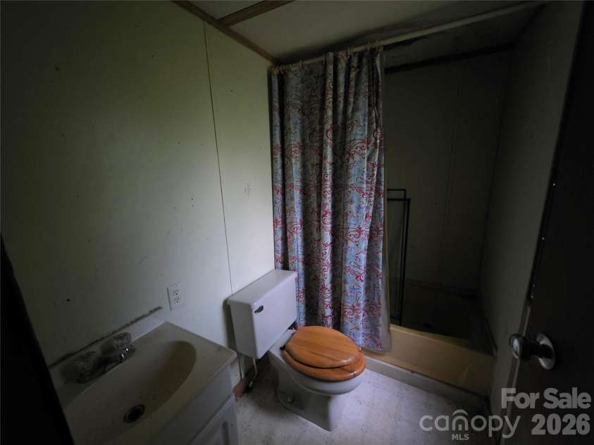 40 Gunches Dirt Road, Candler, NC 28715.  MLS# CAR4419713, YatesRealty ID 47858. 