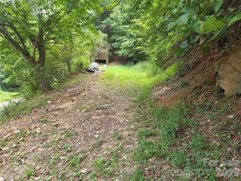 40 Gunches Dirt Road, Candler, NC 28715.  MLS# CAR4419713, YatesRealty ID 47858. 