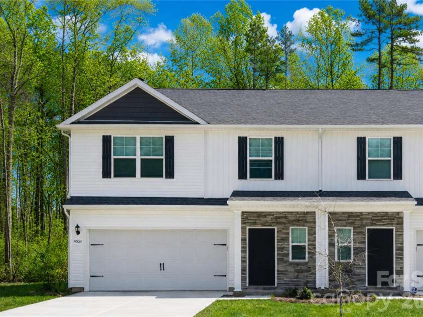 7504 Gwynne Hill Road, Charlotte, NC 28215.  MLS# CAR4327006, YatesRealty ID 4786. 
