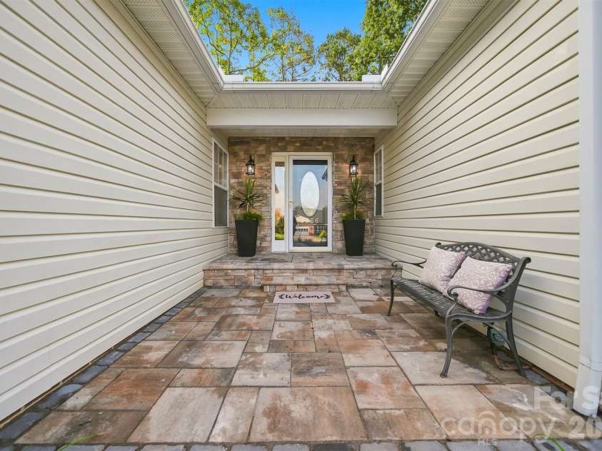 2556 23rd Street Drive, Hickory, NC 28601.  MLS# CAR4419141, YatesRealty ID 47860. 