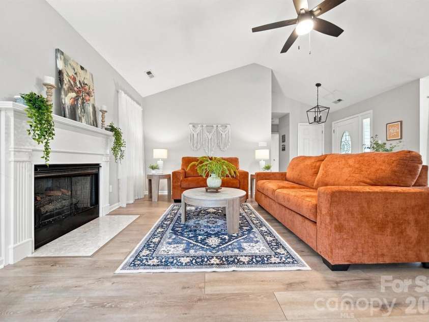 2556 23rd Street Drive, Hickory, NC 28601.  MLS# CAR4419141, YatesRealty ID 47860. 