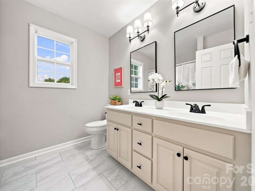 2556 23rd Street Drive, Hickory, NC 28601.  MLS# CAR4419141, YatesRealty ID 47860. 