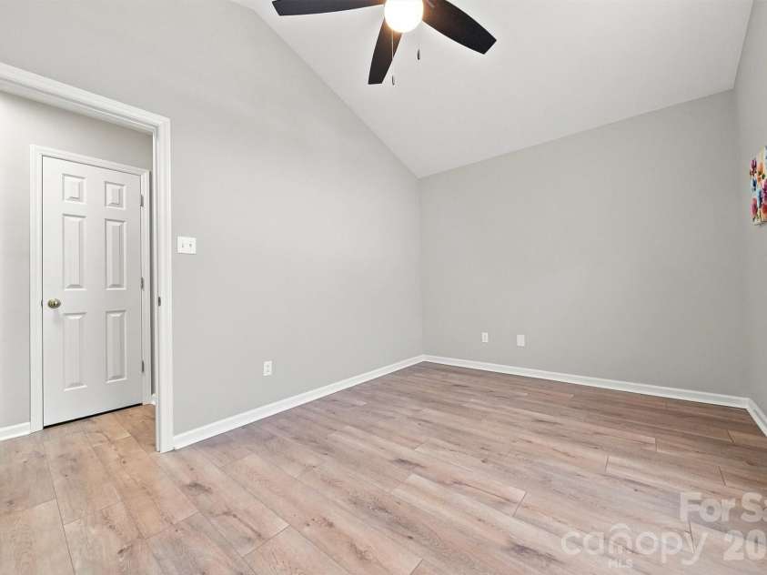 2556 23rd Street Drive, Hickory, NC 28601.  MLS# CAR4419141, YatesRealty ID 47860. 
