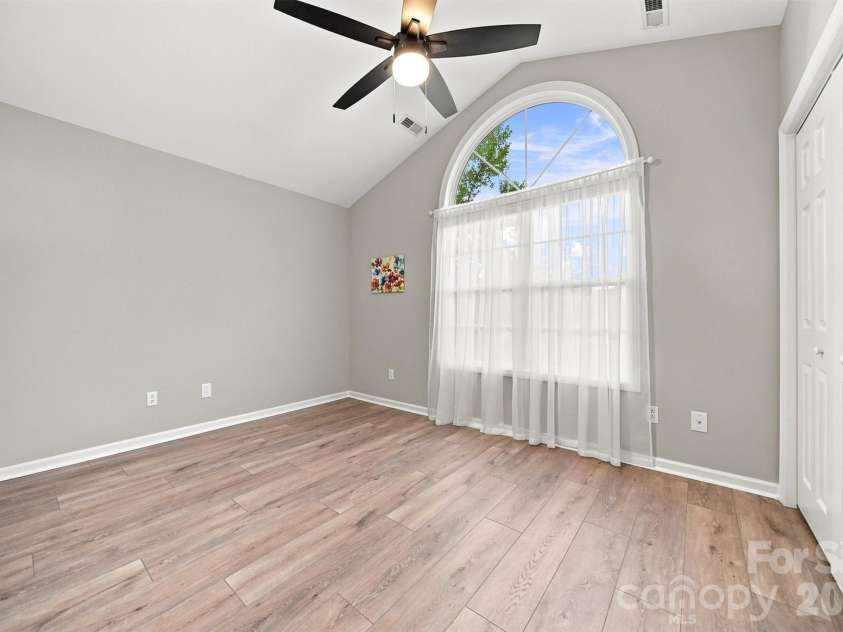 2556 23rd Street Drive, Hickory, NC 28601.  MLS# CAR4419141, YatesRealty ID 47860. 