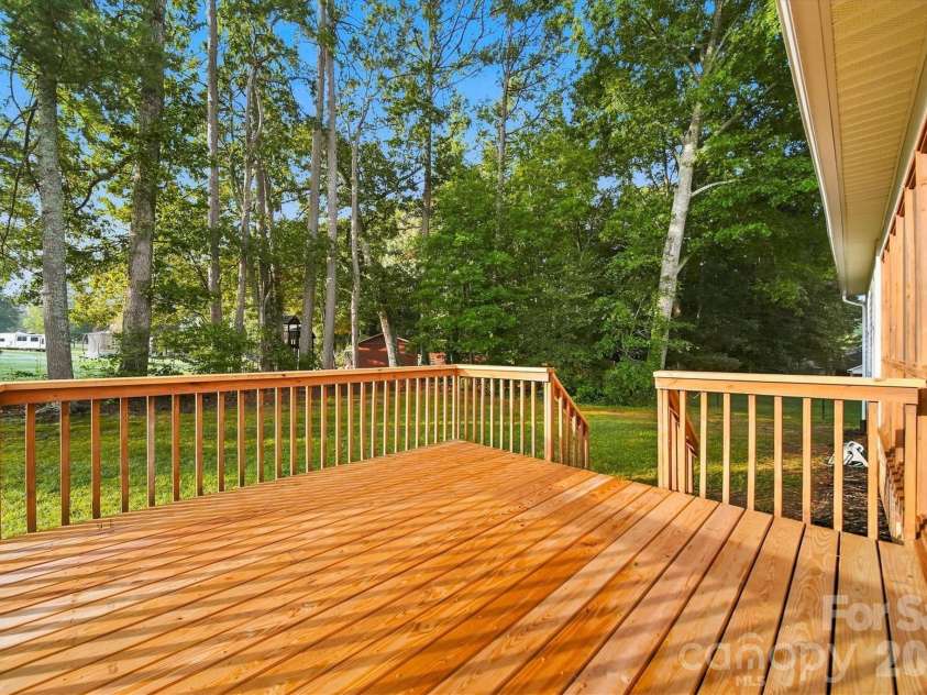 2556 23rd Street Drive, Hickory, NC 28601.  MLS# CAR4419141, YatesRealty ID 47860. 