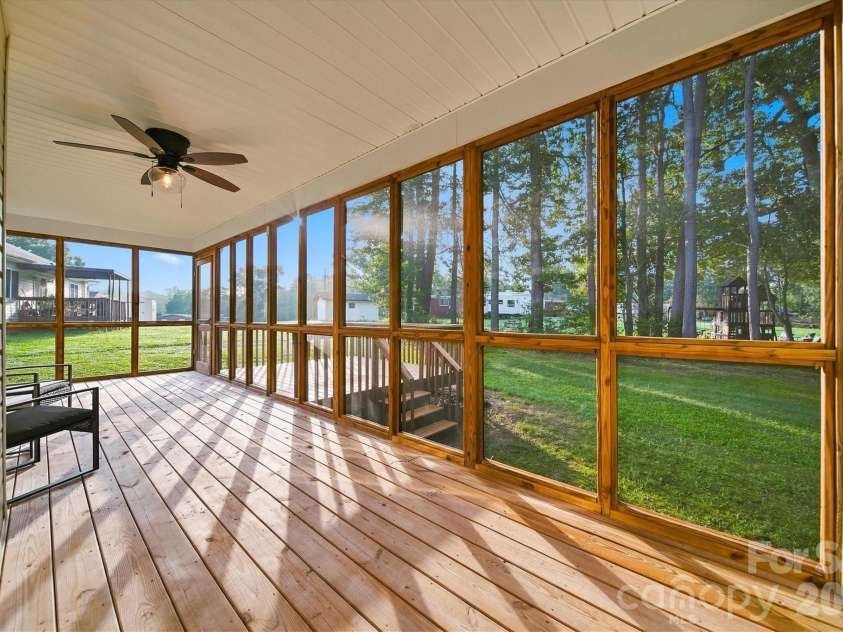 2556 23rd Street Drive, Hickory, NC 28601.  MLS# CAR4419141, YatesRealty ID 47860. 