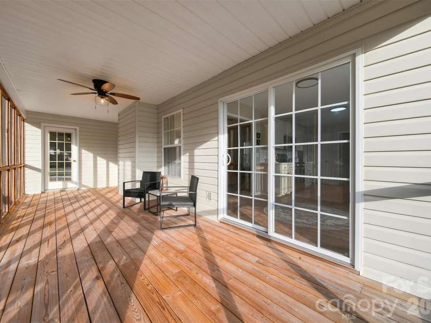 2556 23rd Street Drive, Hickory, NC 28601.  MLS# CAR4419141, YatesRealty ID 47860. 