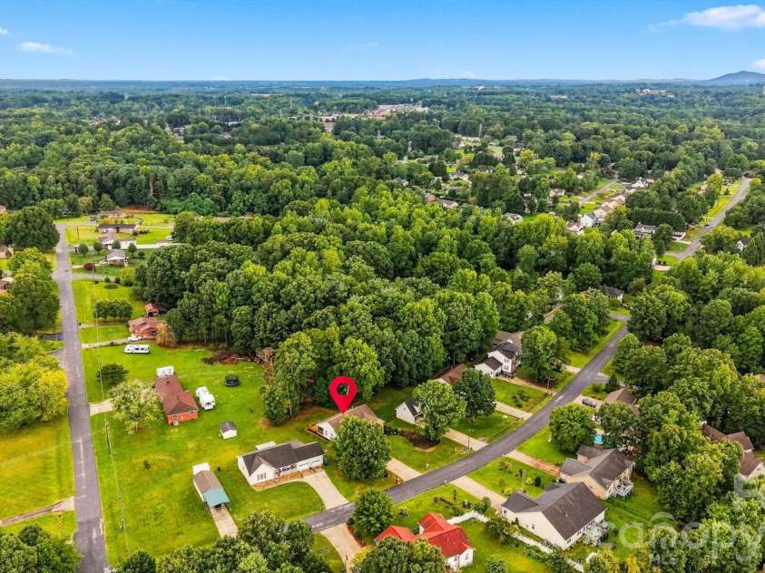 2556 23rd Street Drive, Hickory, NC 28601.  MLS# CAR4419141, YatesRealty ID 47860. 