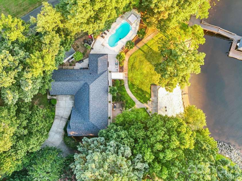 172 Mariner Pointe Lane, Mooresville, NC 28117.  MLS# CAR4419677, YatesRealty ID 47863. 