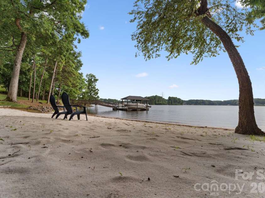 172 Mariner Pointe Lane, Mooresville, NC 28117.  MLS# CAR4419677, YatesRealty ID 47863. 