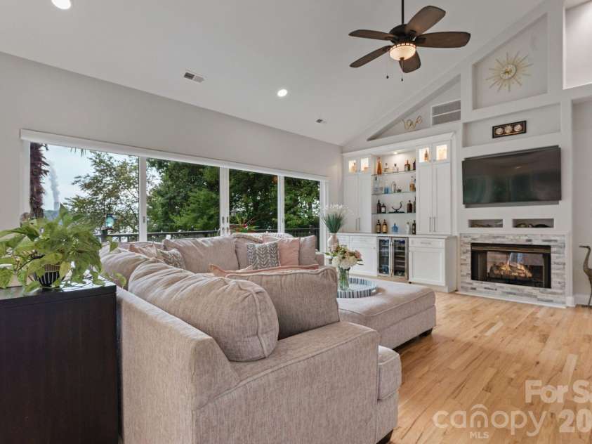 172 Mariner Pointe Lane, Mooresville, NC 28117.  MLS# CAR4419677, YatesRealty ID 47863. 
