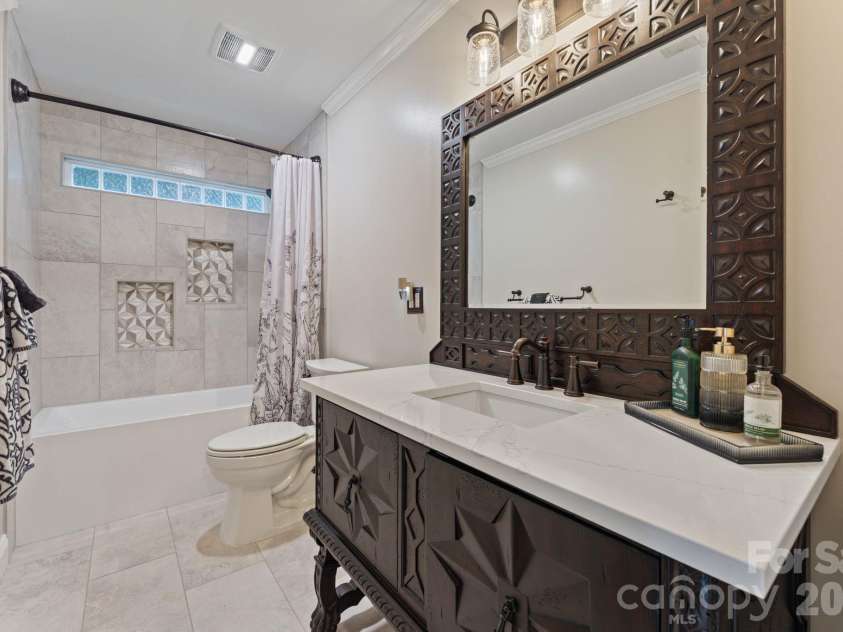172 Mariner Pointe Lane, Mooresville, NC 28117.  MLS# CAR4419677, YatesRealty ID 47863. 