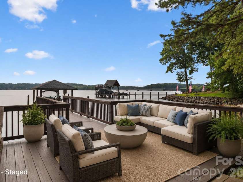 172 Mariner Pointe Lane, Mooresville, NC 28117.  MLS# CAR4419677, YatesRealty ID 47863. 