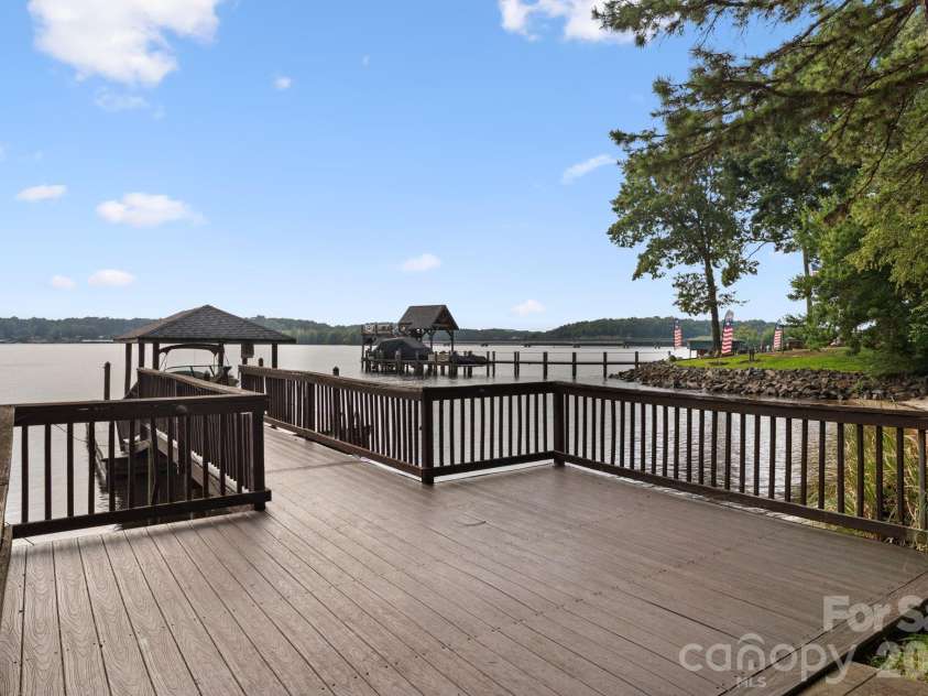 172 Mariner Pointe Lane, Mooresville, NC 28117.  MLS# CAR4419677, YatesRealty ID 47863. 