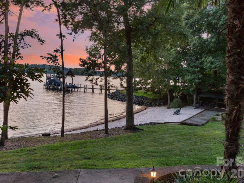 172 Mariner Pointe Lane, Mooresville, NC 28117.  MLS# CAR4419677, YatesRealty ID 47863. 