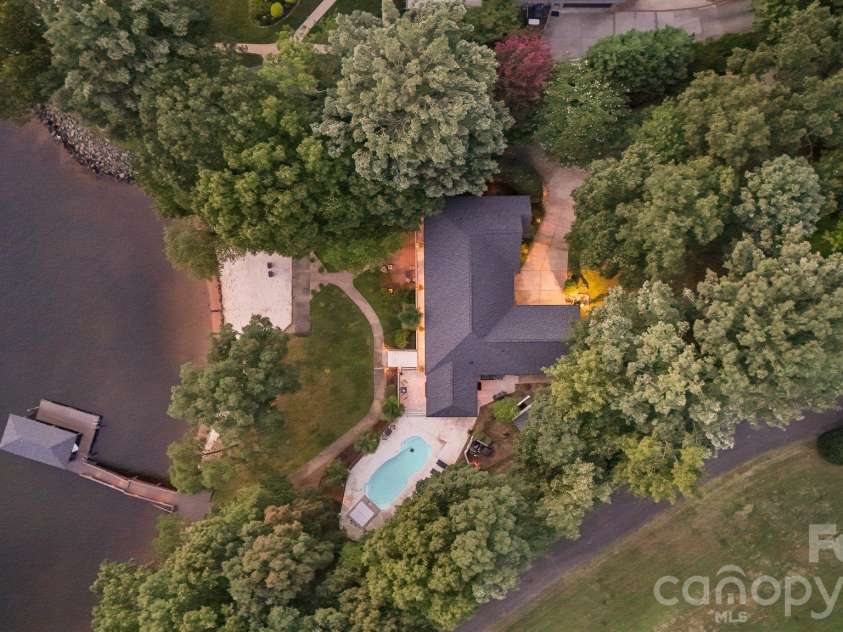172 Mariner Pointe Lane, Mooresville, NC 28117.  MLS# CAR4419677, YatesRealty ID 47863. 