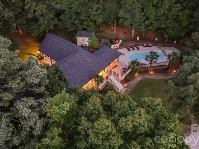 172 Mariner Pointe Lane, Mooresville, NC 28117.  MLS# CAR4419677, YatesRealty ID 47863. 