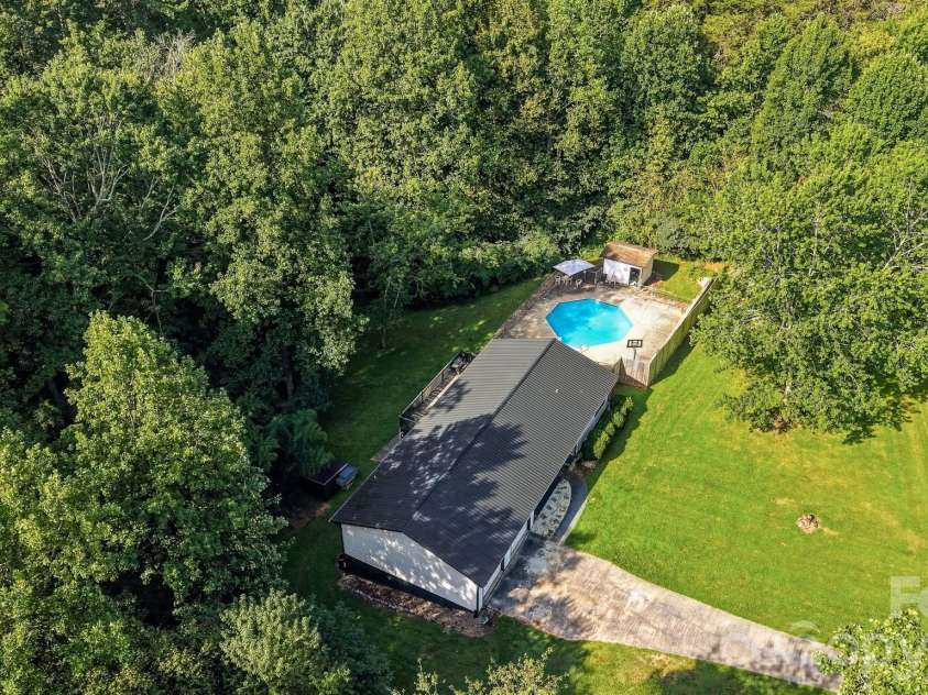 2075 South Fork Drive, Morganton, NC 28655.  MLS# CAR4417735, YatesRealty ID 47866. 