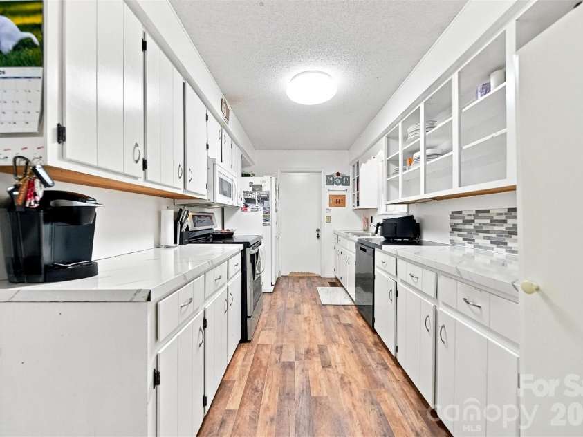 2075 South Fork Drive, Morganton, NC 28655.  MLS# CAR4417735, YatesRealty ID 47866. 